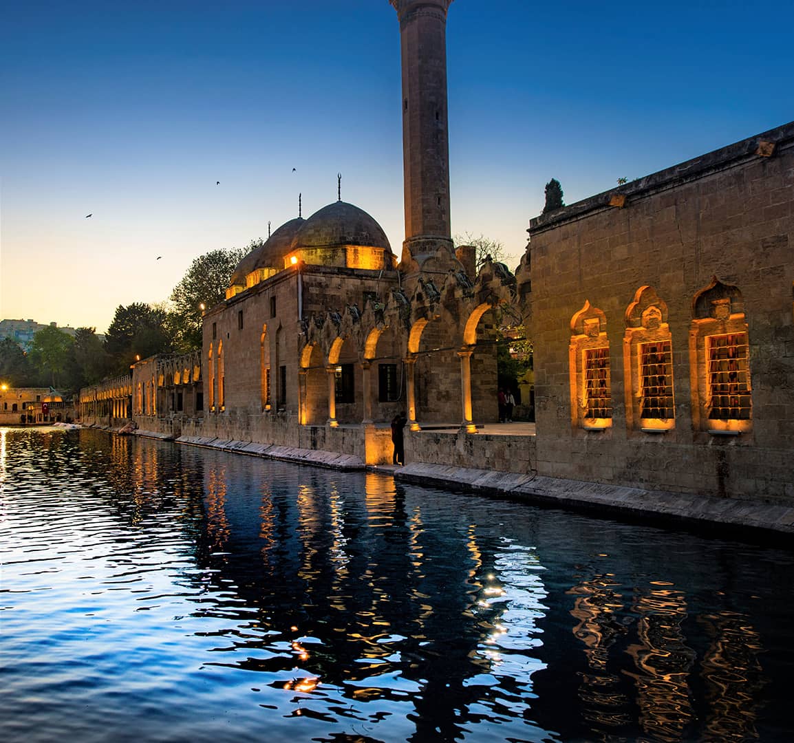 Şanlıurfa — la mosquée et le bassin de Balıklıgöl